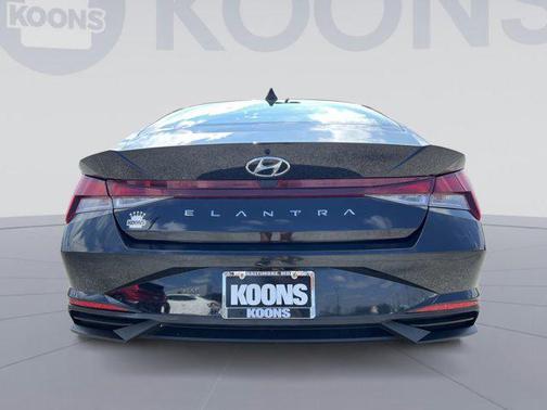 2021 Hyundai ELANTRA SE