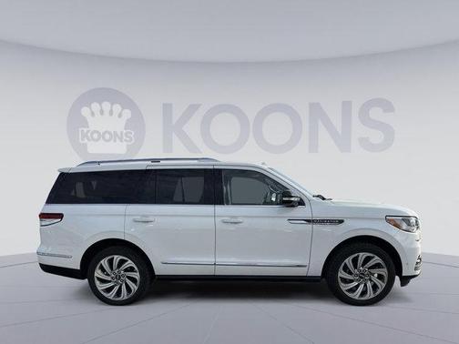 Pristine White Metallic Tri-Coat 2023 Lincoln Navigator Reserve