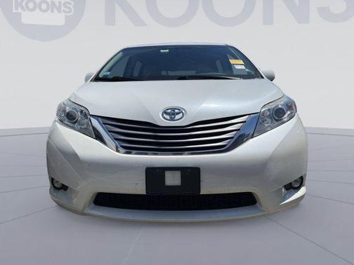 Blizzard Pearl 2015 Toyota Sienna XLE