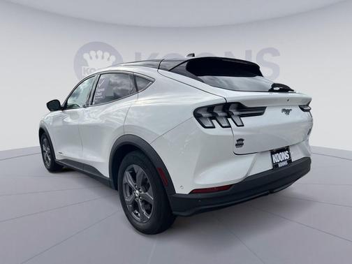Star White Metallic Tri-Coat 2023 Ford Mustang Mach-E Select