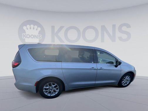 Silver Mist Clearcoat 2024 Chrysler Pacifica Touring L