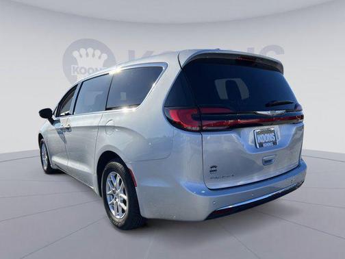 Silver Mist Clearcoat 2024 Chrysler Pacifica Touring L
