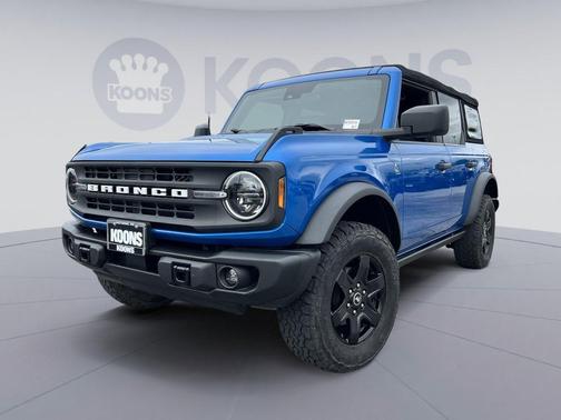 Velocity Blue Metallic 2022 Ford Bronco Black Diamond
