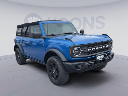 Velocity Blue Metallic 2022 Ford Bronco Black Diamond