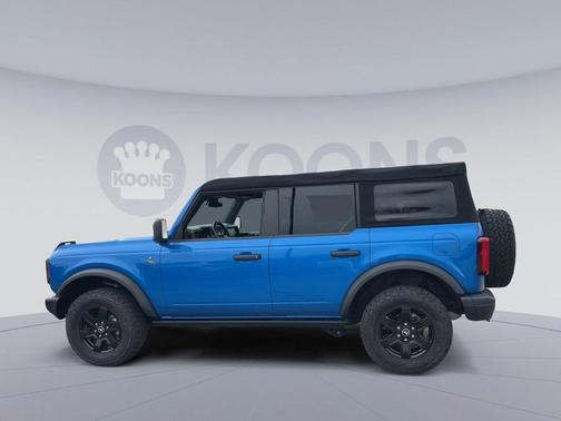 Velocity Blue Metallic 2022 Ford Bronco Black Diamond
