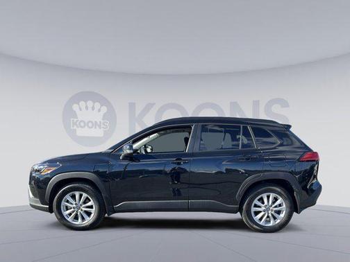 2025 Toyota Corolla Cross LE