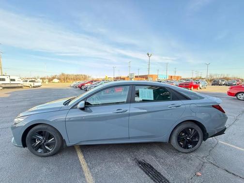 2023 Hyundai ELANTRA SEL