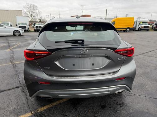 2018 INFINITI QX30 Premium