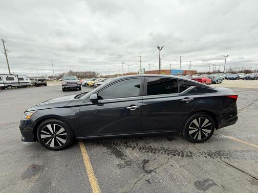 2022 Nissan Altima 2.5 SV