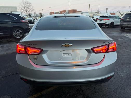 2021 Chevrolet Malibu FWD LT