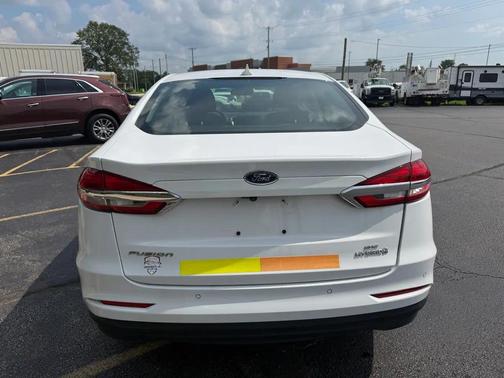 White 2019 Ford Fusion Hybrid SE
