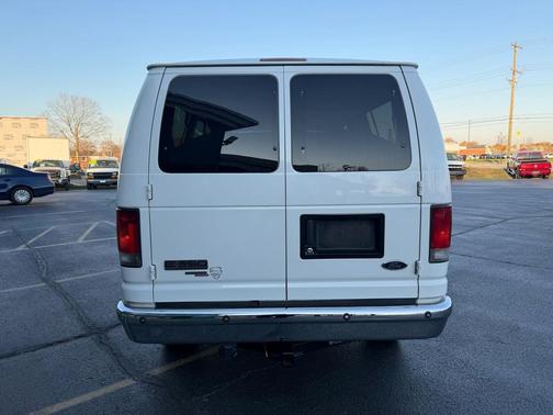 2008 Ford E350 Super Duty XL Wagon