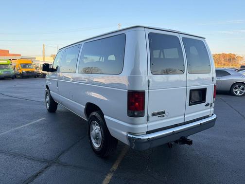 2008 Ford E350 Super Duty XL Wagon