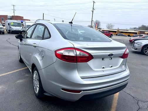 2016 Ford Fiesta S