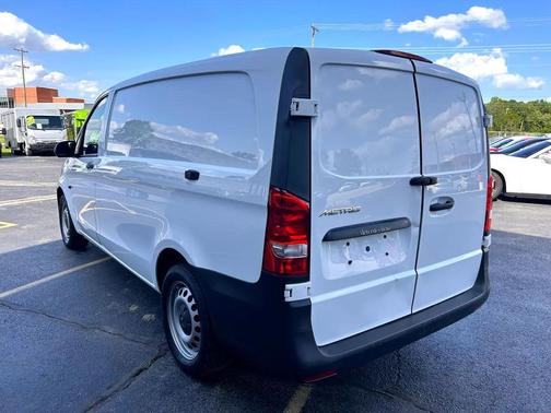 2016 Mercedes-Benz Metris Base