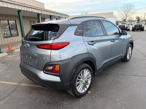 2021 Hyundai KONA SEL