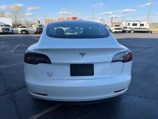 Pearl White Multi-Coat 2023 Tesla Model 3 Standard Range