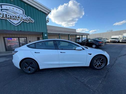 Pearl White Multi-Coat 2023 Tesla Model 3 Standard Range