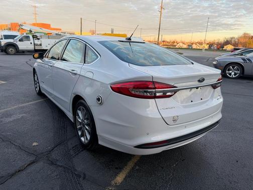 2017 Ford Fusion Hybrid SE