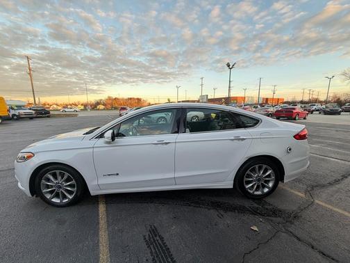 2017 Ford Fusion Hybrid SE