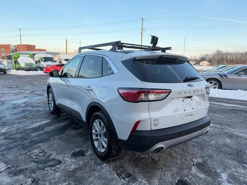 2020 Ford Escape SE
