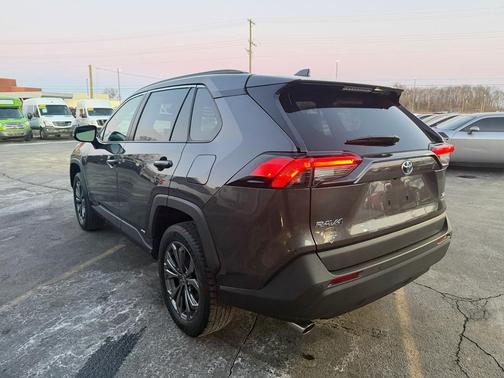 2022 Toyota RAV4 Hybrid XLE Premium