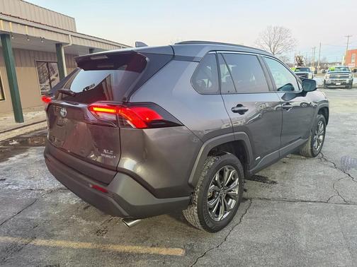 2022 Toyota RAV4 Hybrid XLE Premium