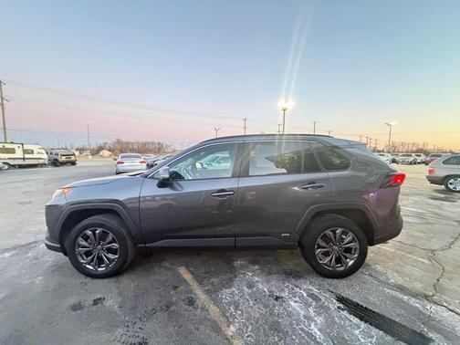 2022 Toyota RAV4 Hybrid XLE Premium