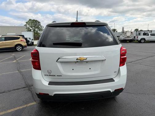 White 2017 Chevrolet Equinox 1LT