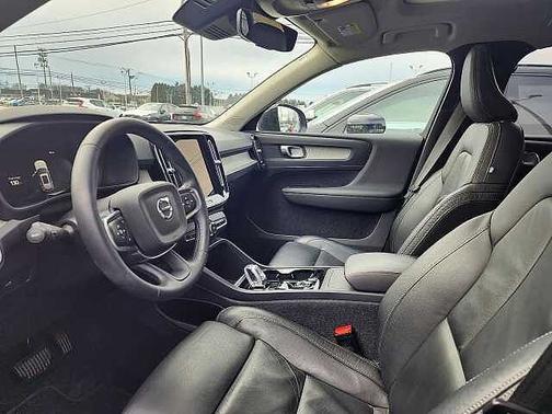 2023 Volvo XC40 Plus