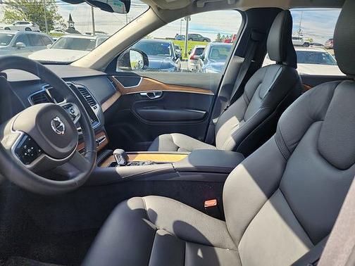 Onyx Black 2025 Volvo XC90 Plus