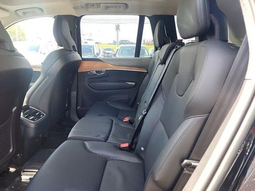 Onyx Black 2025 Volvo XC90 Plus