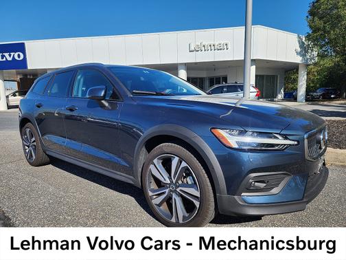 2025 Volvo V60 Cross Country B5 Plus