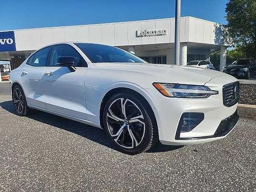 Crystal White 2024 Volvo S60 Plus