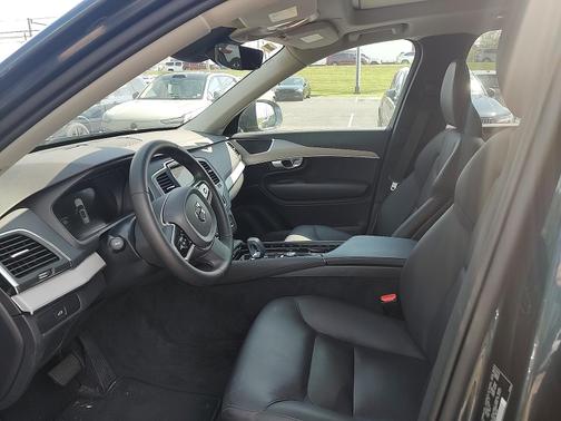 2024 Volvo XC90 B5 Core Bright Theme
