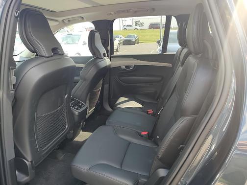 2024 Volvo XC90 B5 Core Bright Theme