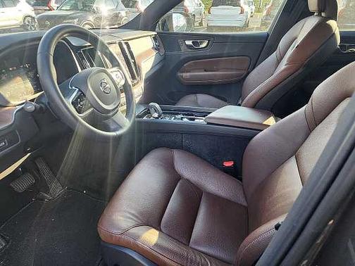 2023 Volvo XC60 Plus