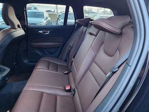 2025 Volvo V60 Cross Country Plus