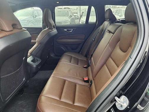 2025 Volvo V60 Cross Country Plus