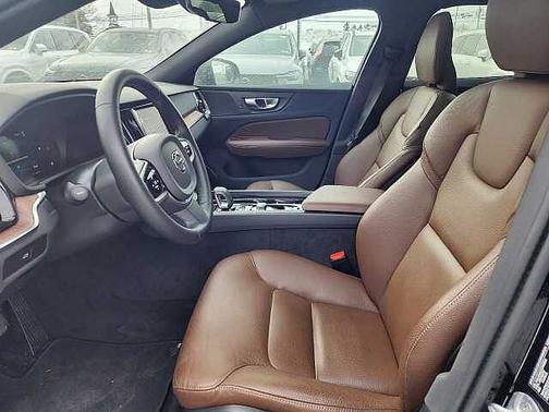 2025 Volvo V60 Cross Country Plus