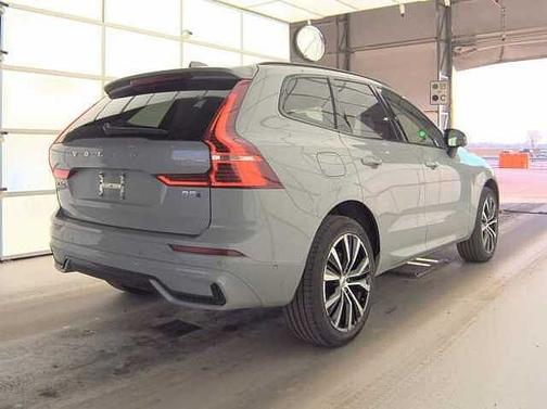 2025 Volvo XC60 Plus
