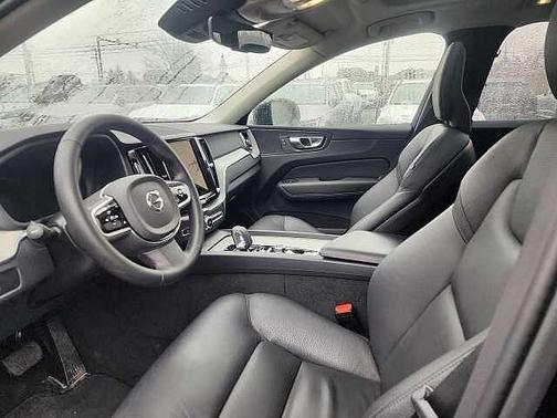2025 Volvo XC60 Plus