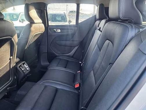 2023 Volvo XC40 Plus