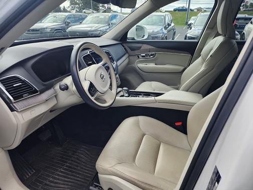 2023 Volvo XC90 B6 Plus 7-Seater