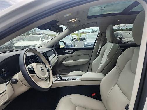 Crystal White 2023 Volvo XC60 Plus