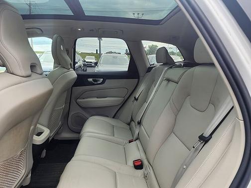 Crystal White 2023 Volvo XC60 Plus