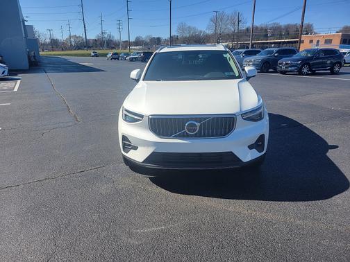 2025 Volvo XC40 Plus Bright Theme