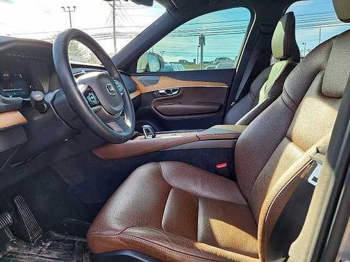 2023 Volvo XC90 Plus