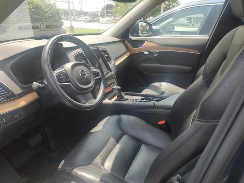 2022 Volvo XC90 T6 Momentum 6 Passenger
