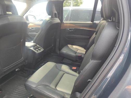 2022 Volvo XC90 T6 Momentum 6 Passenger